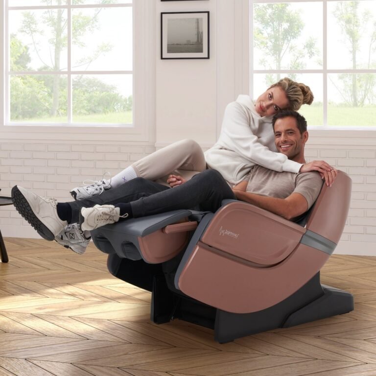 lachende man en vrouw op Casada Ecosonic - Brons op parket