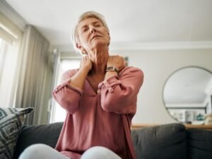 vourw with fibromyalgia symptoms in women