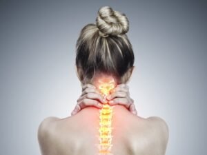 mujer con cervicalgia