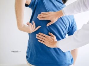 persona con dolor de espalda en la cintura