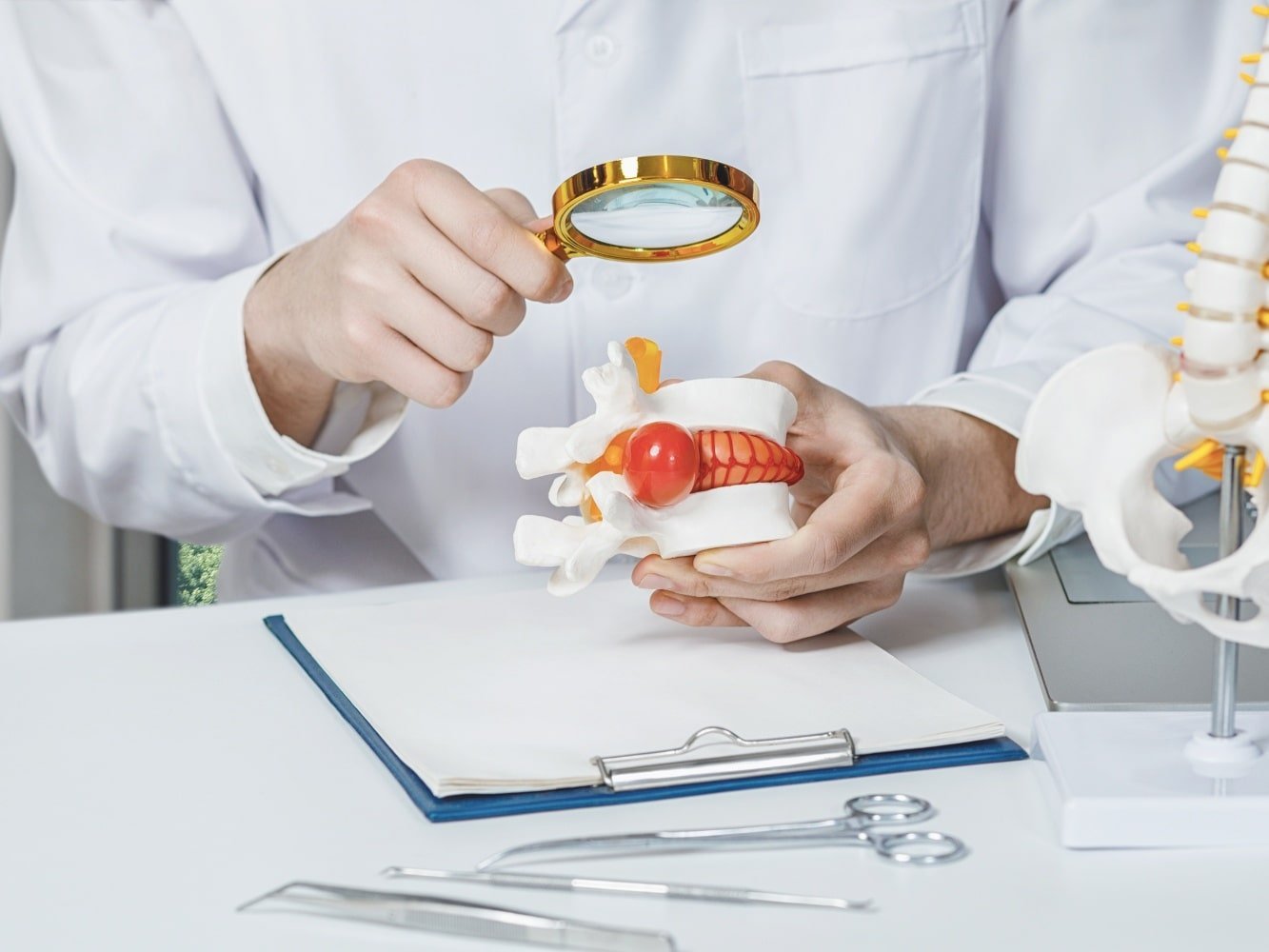 dokter die uitzoekt wat een hernia is